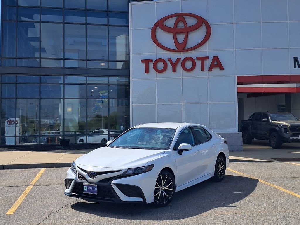 Used 2023 Toyota Camry SE Sedan