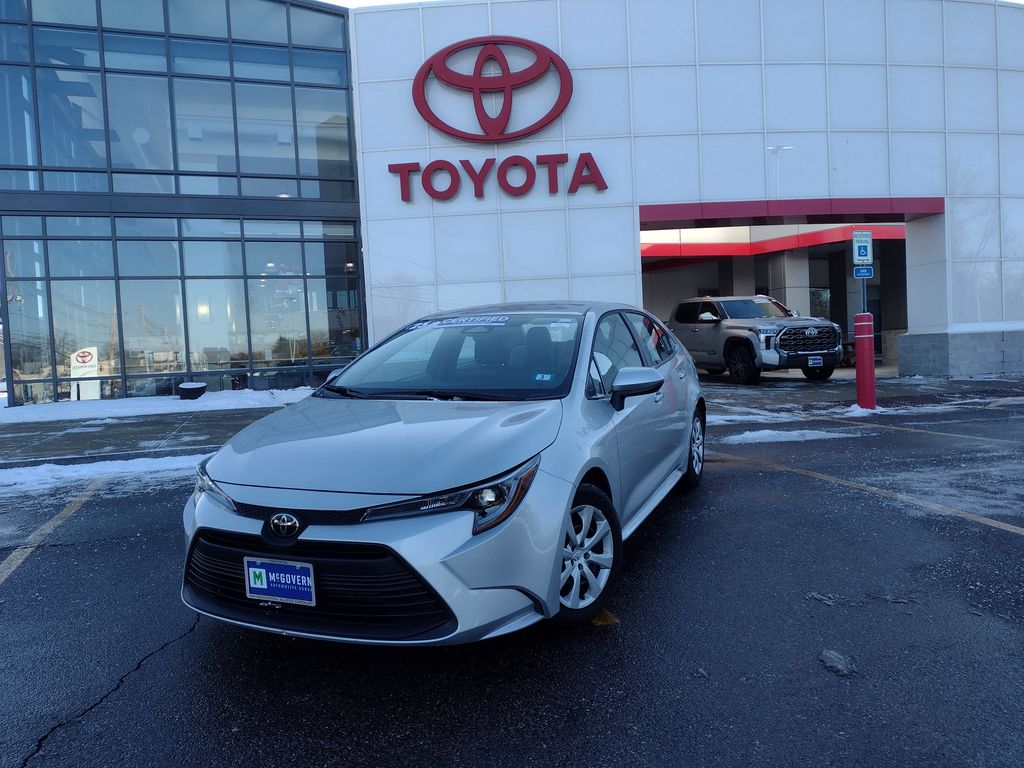 2025 Toyota Corolla LE's photo
