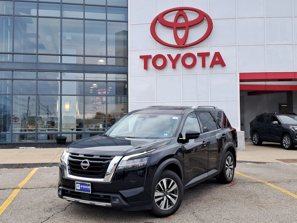 2022 Nissan Pathfinder SL's photo