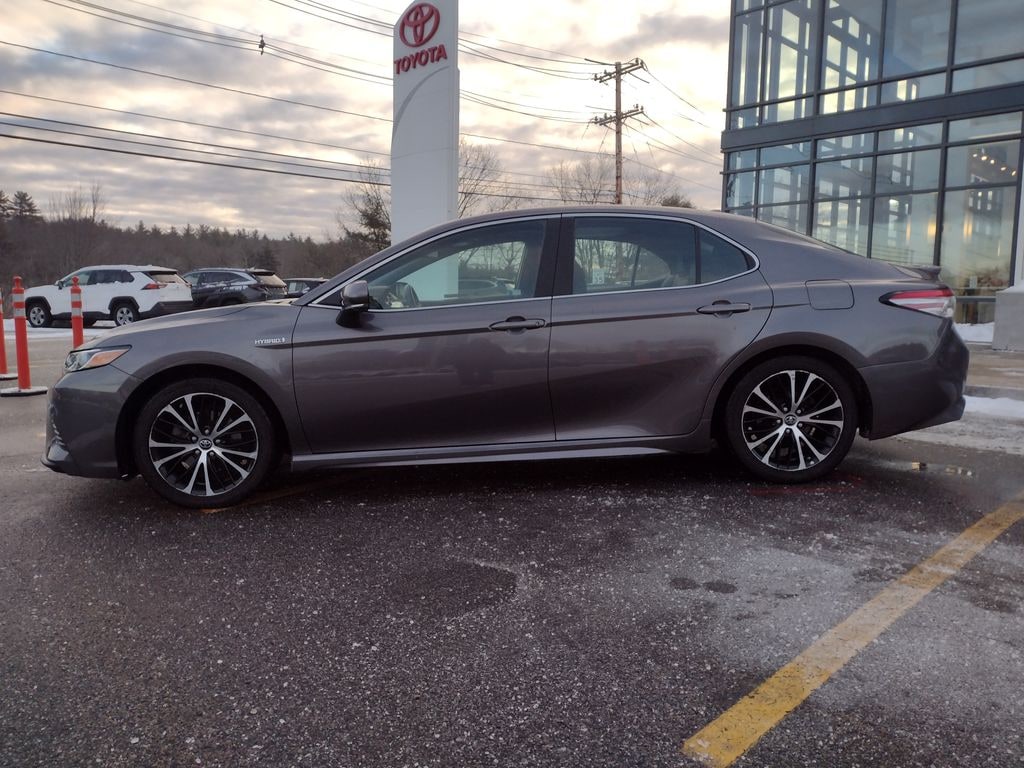 Used 2019 Toyota Camry Hybrid Sedan