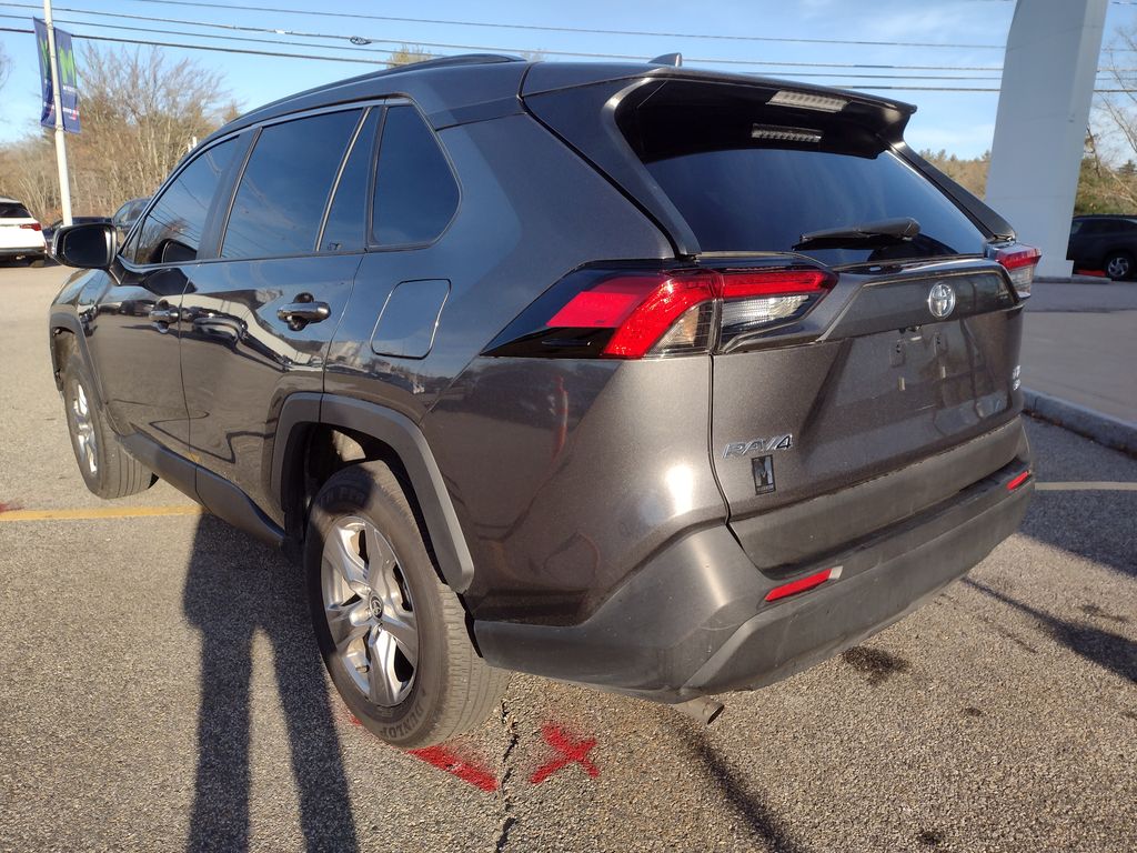 2024 Toyota RAV4 XLE photo 3