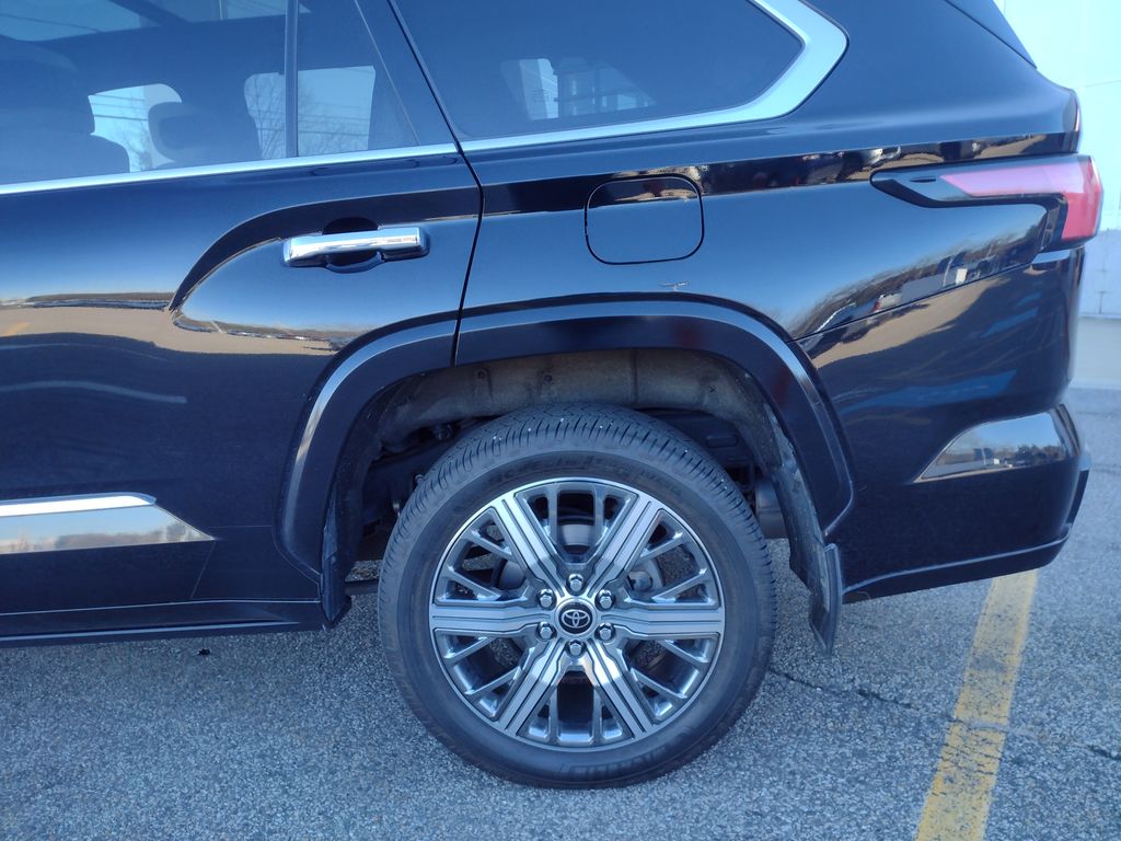 2023 Toyota Sequoia Capstone photo 3