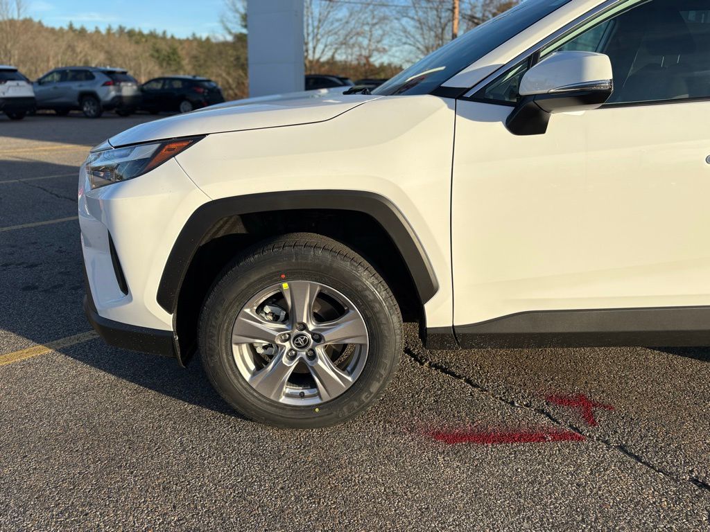 2025 Toyota RAV4 XLE photo 2