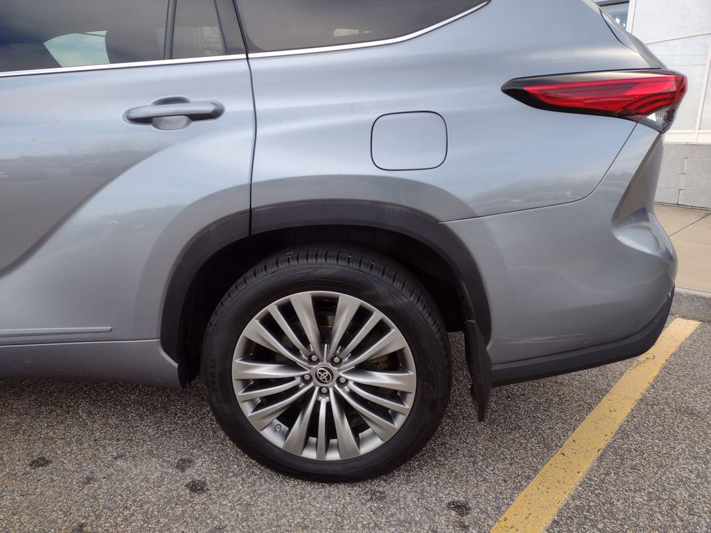 2021 Toyota Highlander Platinum photo 4