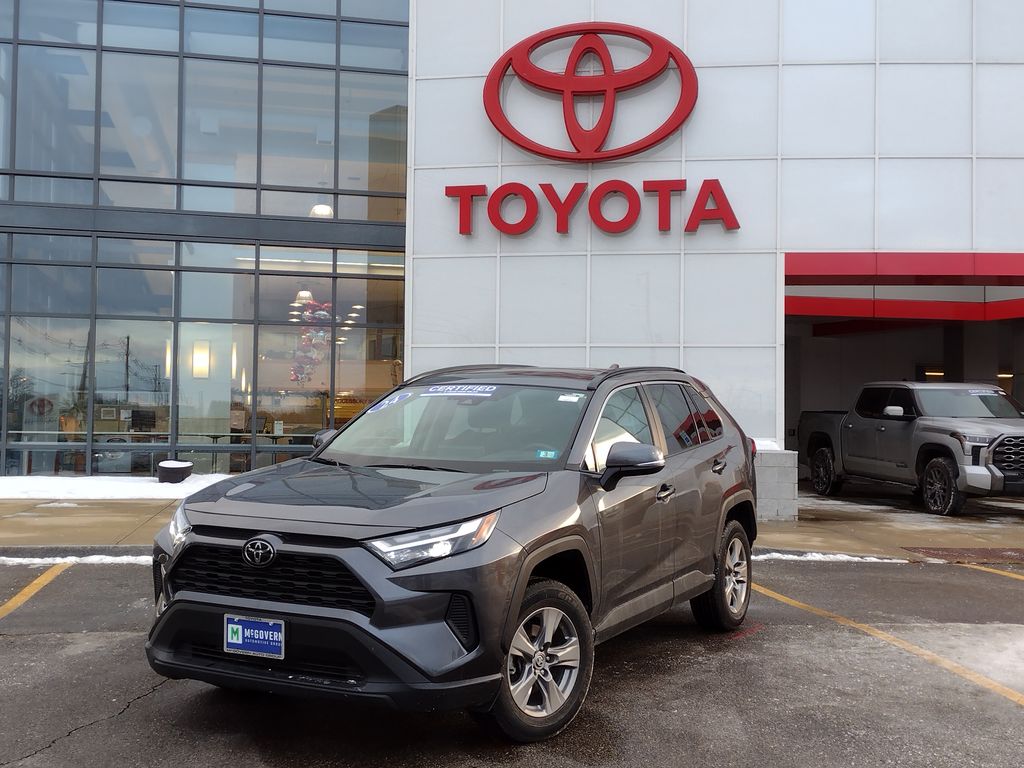 2024 Toyota RAV4 XLE's photo