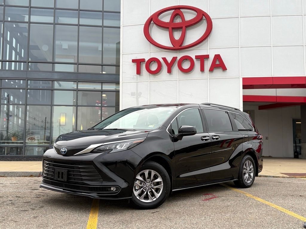 2025 Toyota Sienna Van Passenger Van 