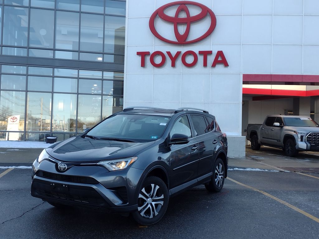 2017 Toyota RAV4 LE's photo