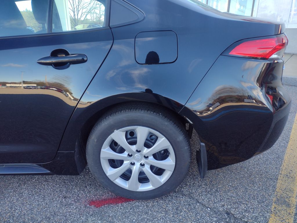 2025 Toyota Corolla LE photo 4