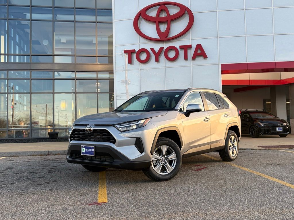 2025 Toyota RAV4 XLE's photo
