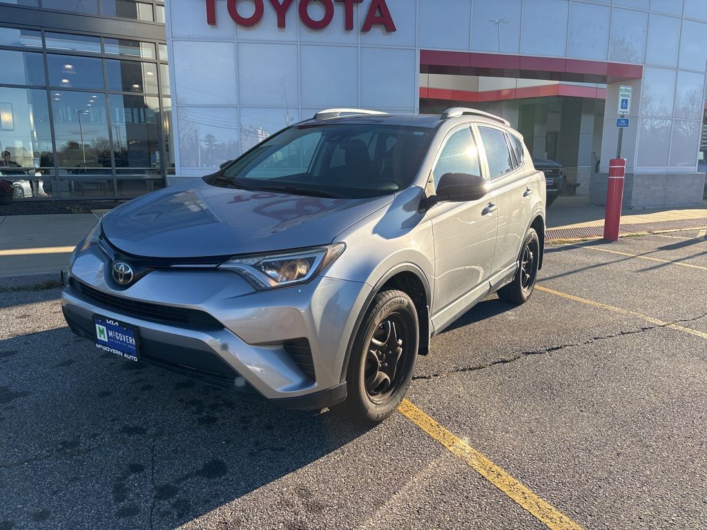 2018 Toyota RAV4 LE photo 3