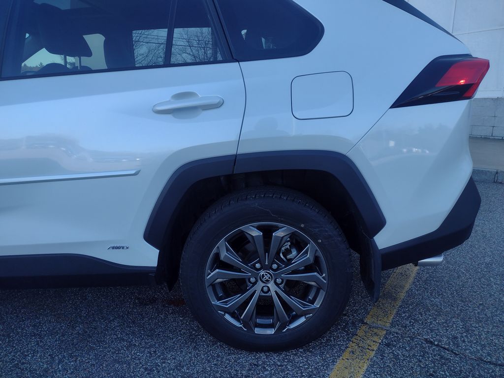 2025 Toyota RAV4 Hybrid XLE Premium photo 3