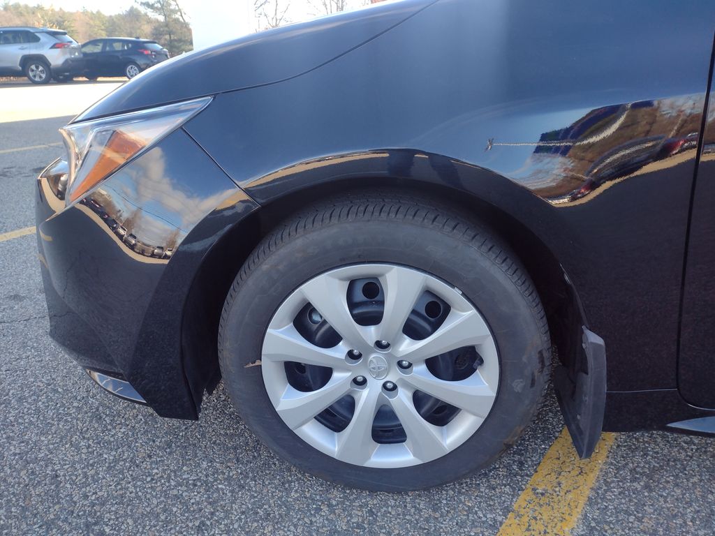 2025 Toyota Corolla LE photo 2