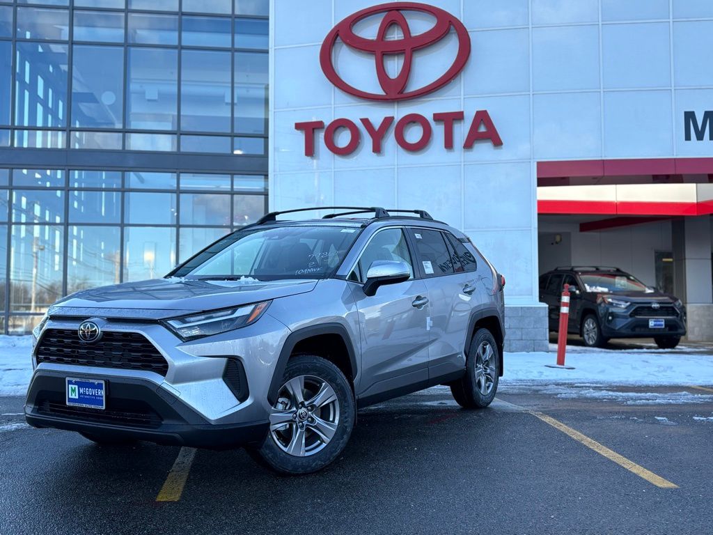2025 Toyota RAV4 XLE's photo