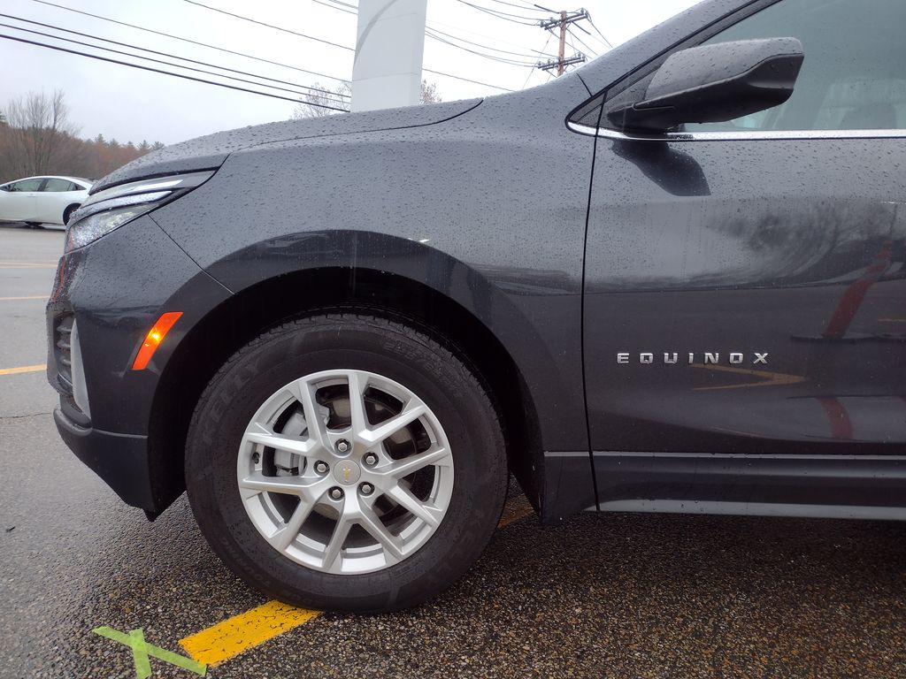 2022 Chevrolet Equinox LT photo 2