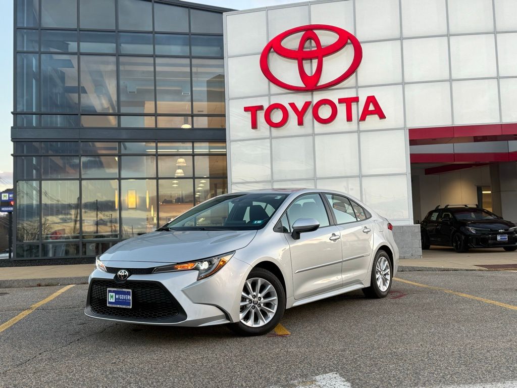 2025 Toyota Corolla LE's photo