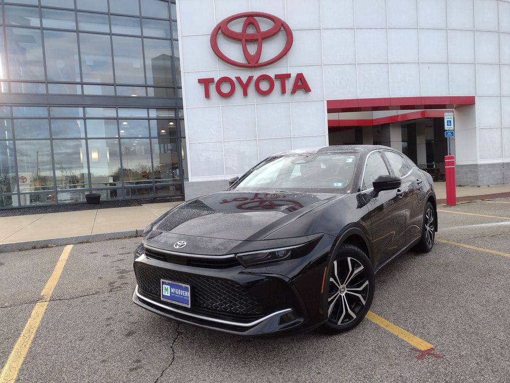 2024 Toyota Crown XLE's photo