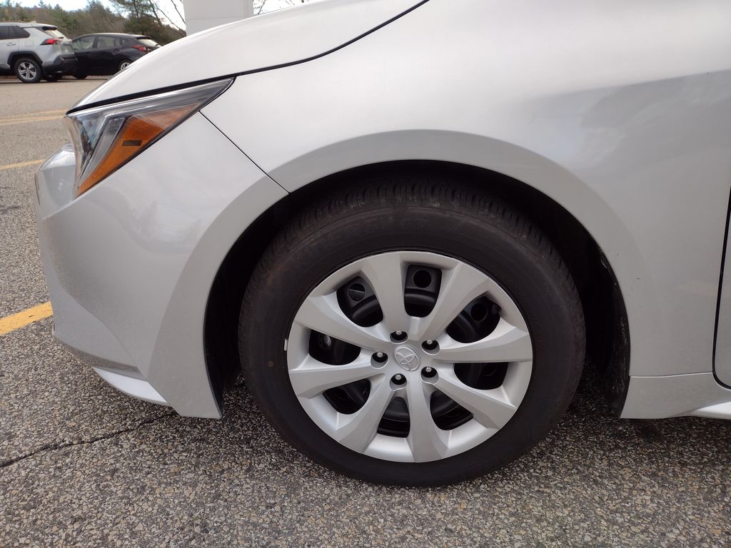 2025 Toyota Corolla LE photo 2