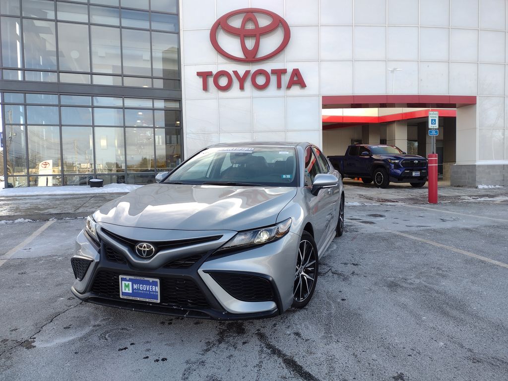 2024 Toyota Camry SE's photo