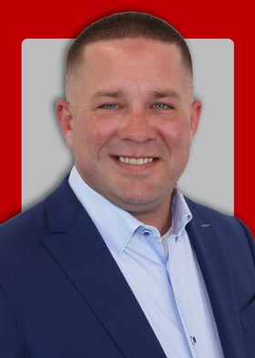 Staff member Tim Hall from ID_264bb0