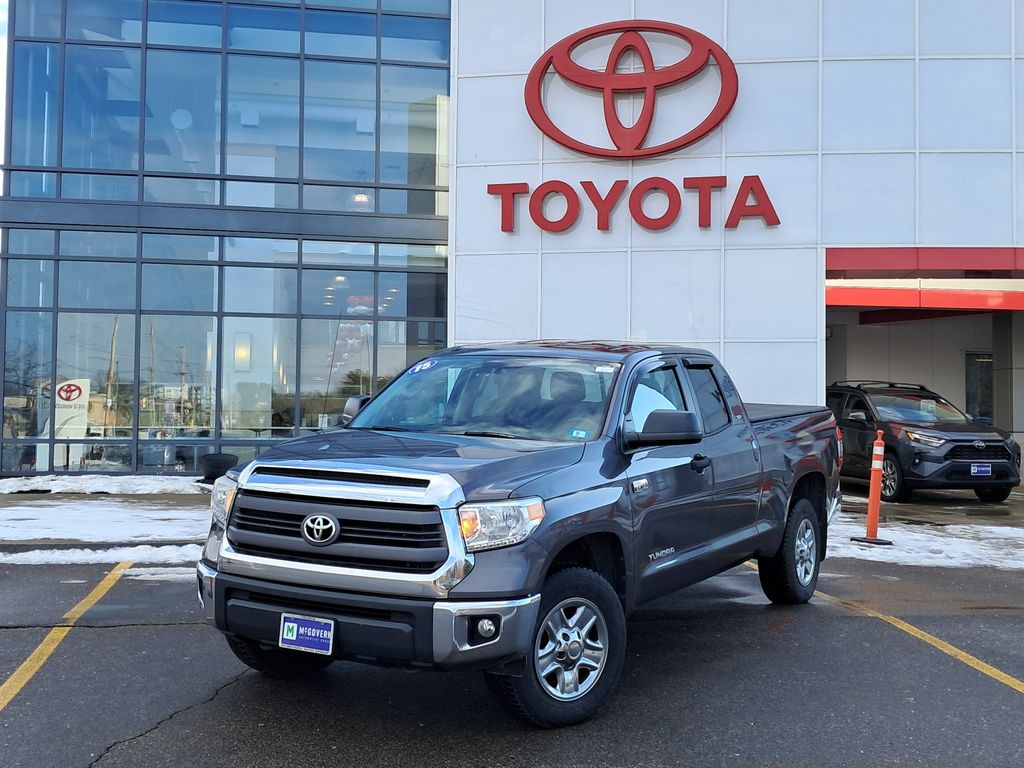 2015 Toyota Tundra SR5's photo