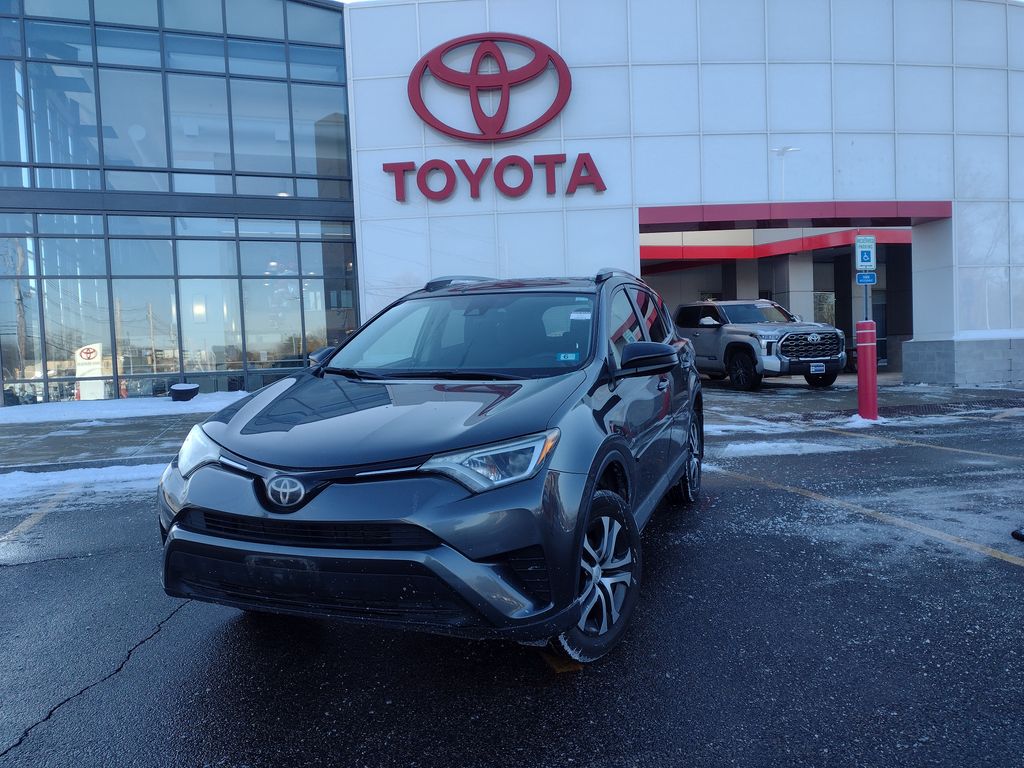 2017 Toyota RAV4 LE's photo