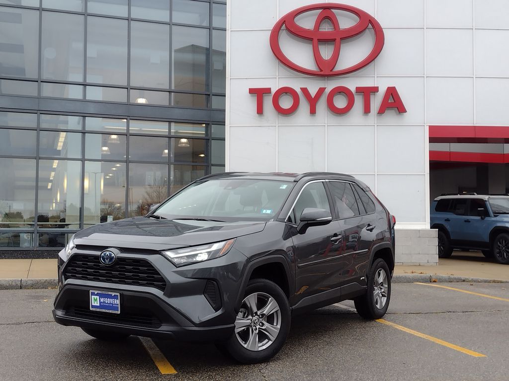 2024 Toyota RAV4 LE's photo