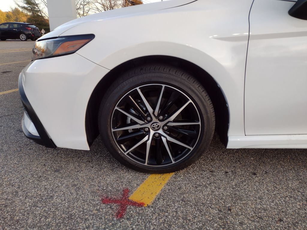 2024 Toyota Camry SE photo 2