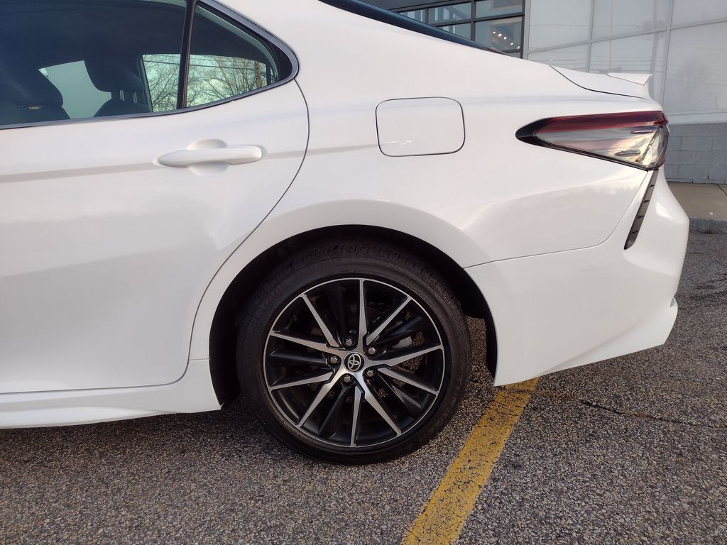 2024 Toyota Camry SE photo 4