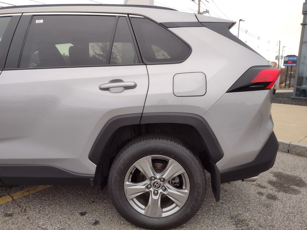 2024 Toyota RAV4 XLE photo 4