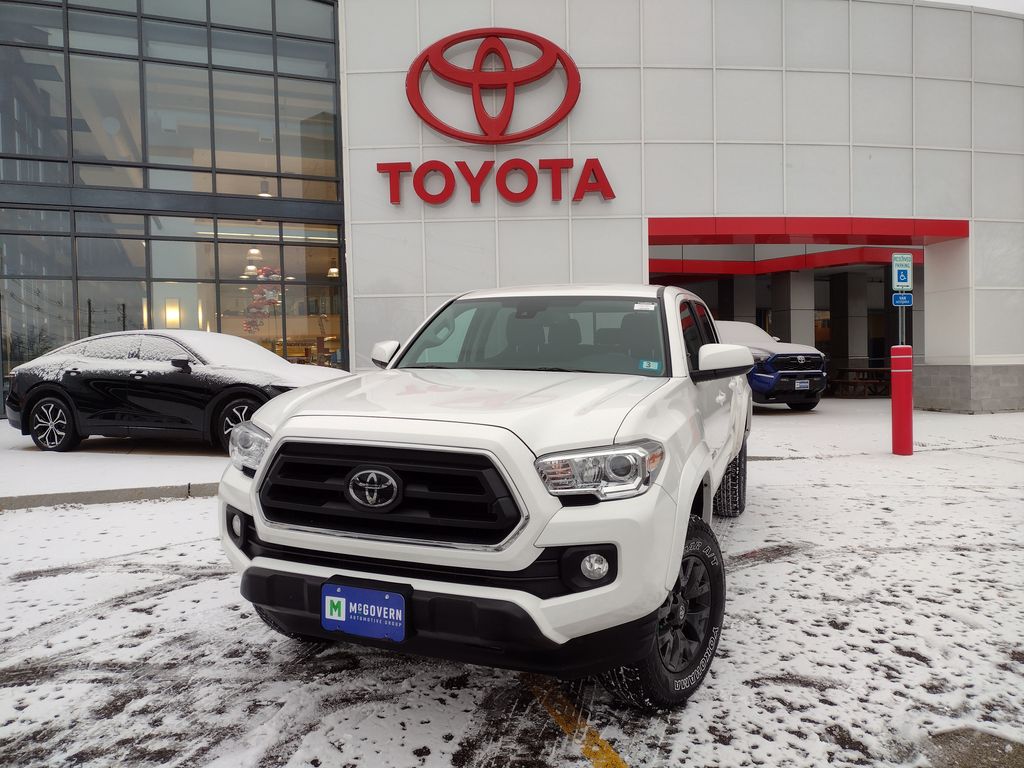 2023 Toyota Tacoma SR5's photo