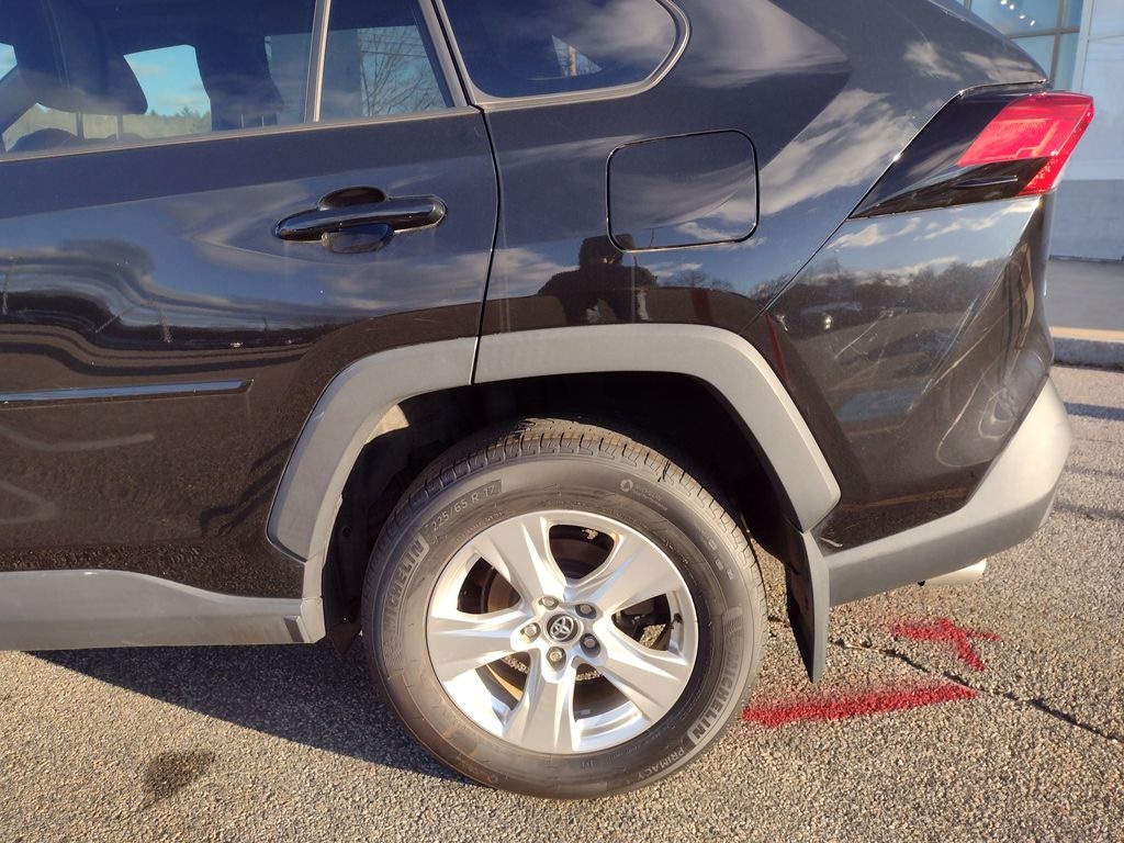 Used 2021 Toyota RAV4 XLE SUV