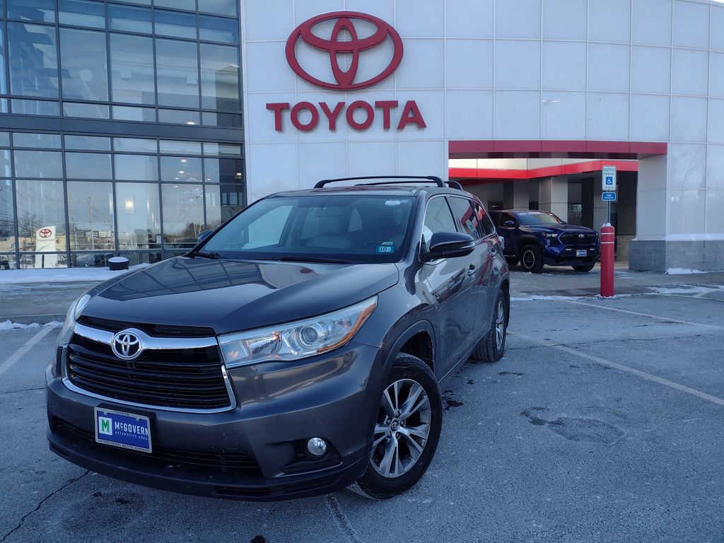2016 Toyota Highlander LE Plus's photo