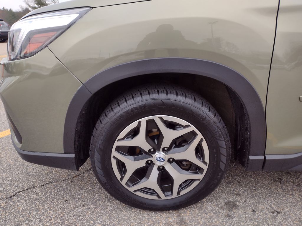 2021 Subaru Forester Premium photo 2