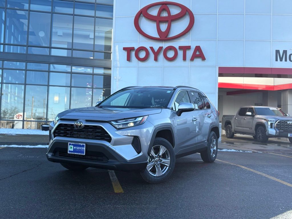 2025 Toyota RAV4 LE's photo