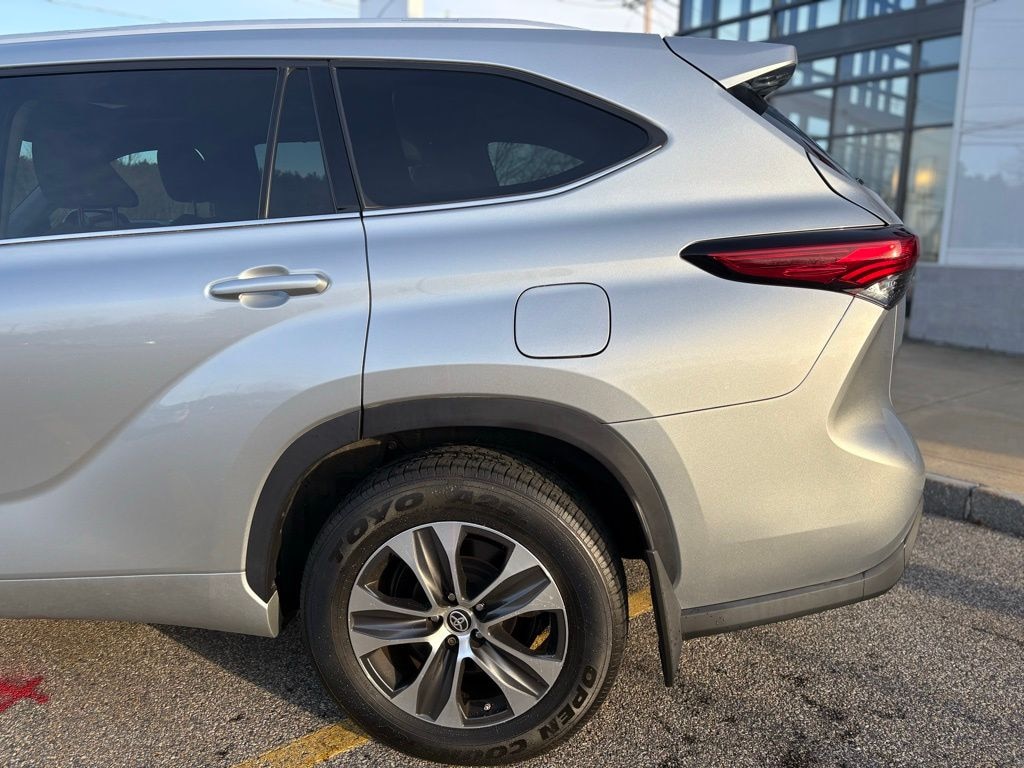 Used 2022 Toyota Highlander Hybrid XLE SUV