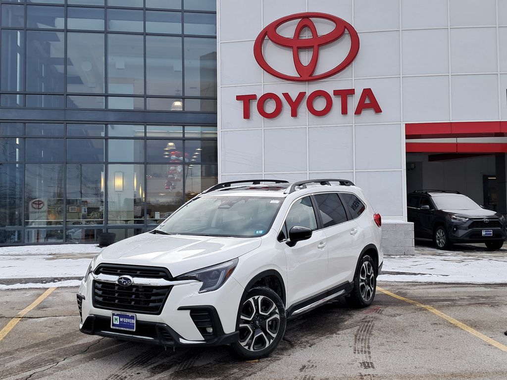 2024 Subaru Ascent Limited's photo