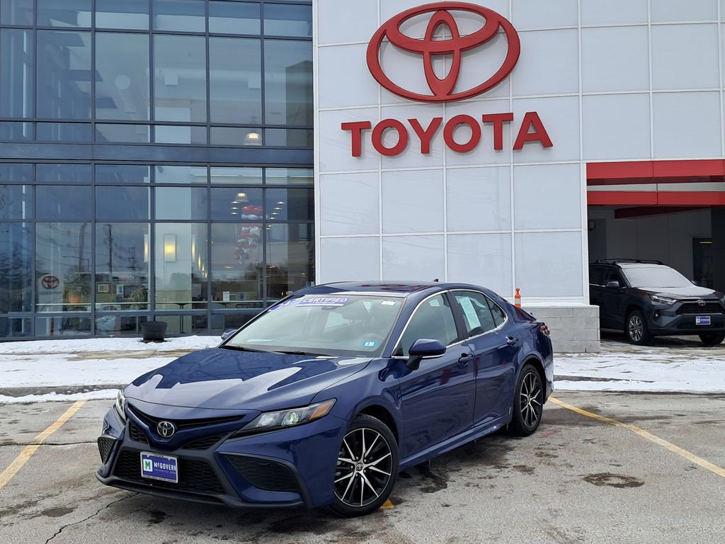 2024 Toyota Camry SE's photo