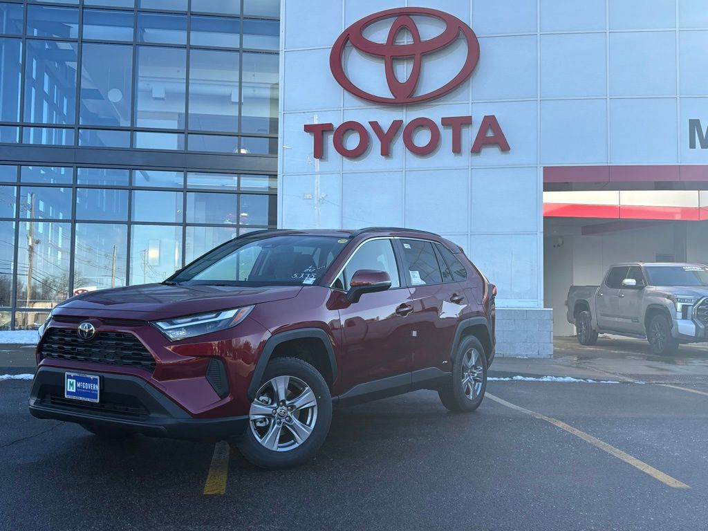 2025 Toyota RAV4 XLE's photo