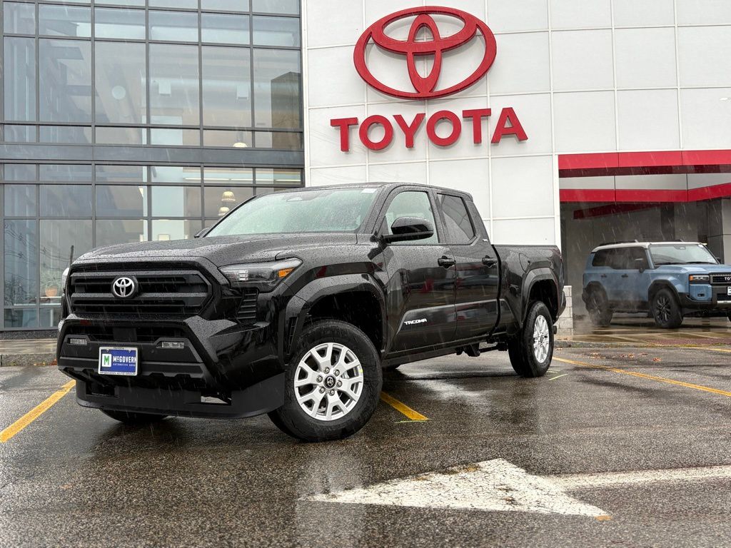 2025 Toyota Tacoma SR5's photo