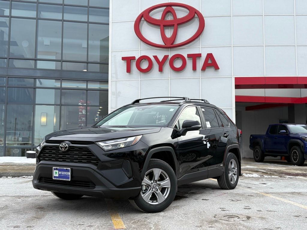 2025 Toyota RAV4 XLE's photo