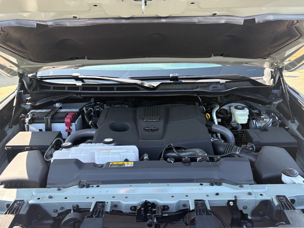 2026 Toyota Tundra Limited - Photo 9
