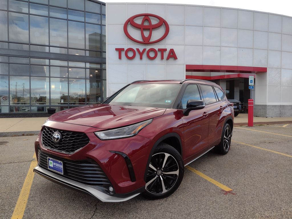 2022 Toyota Highlander XSE's photo