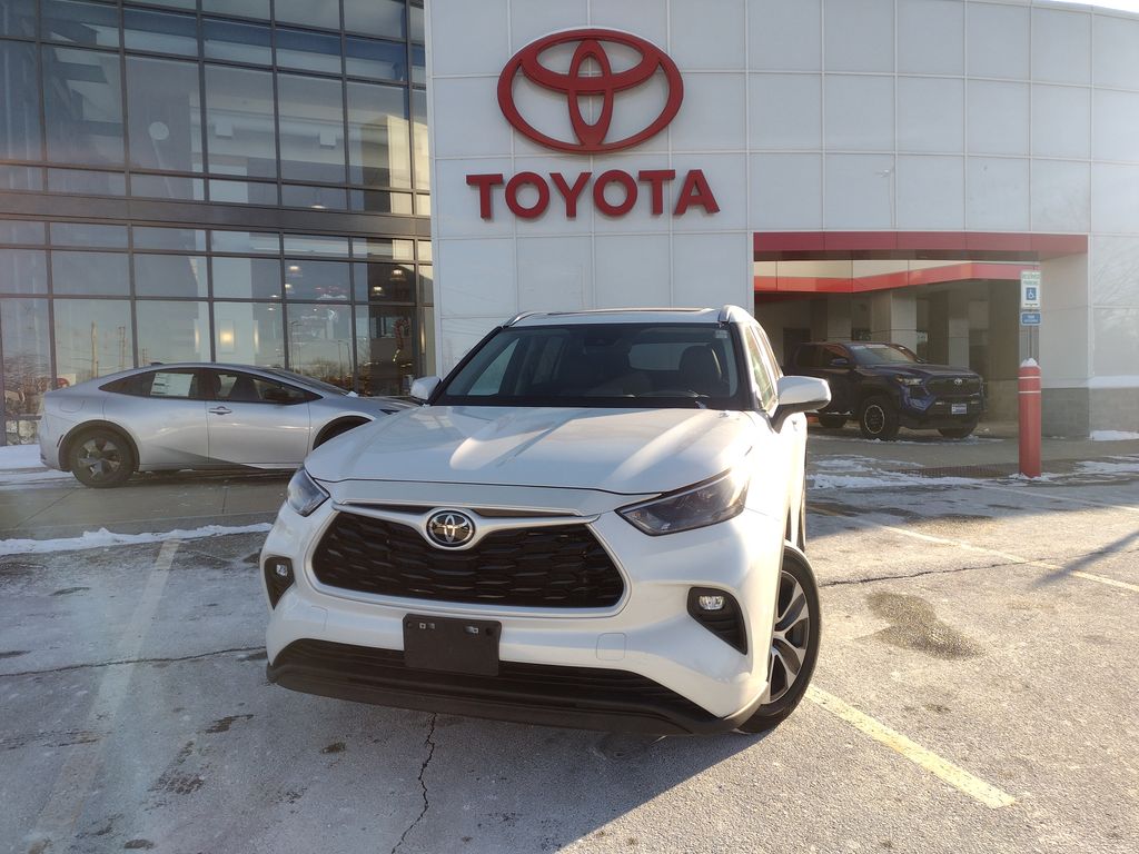 2023 Toyota Highlander XLE's photo