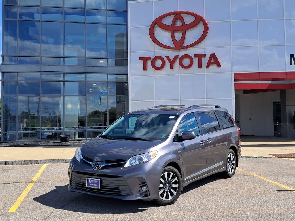 2020 Toyota Sienna XLE V6 AWD 7-Passenger's photo