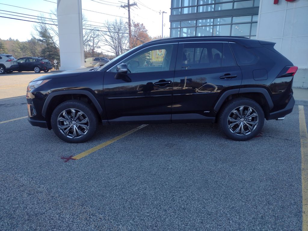 2025 Toyota RAV4 Hybrid XLE Premium photo 3