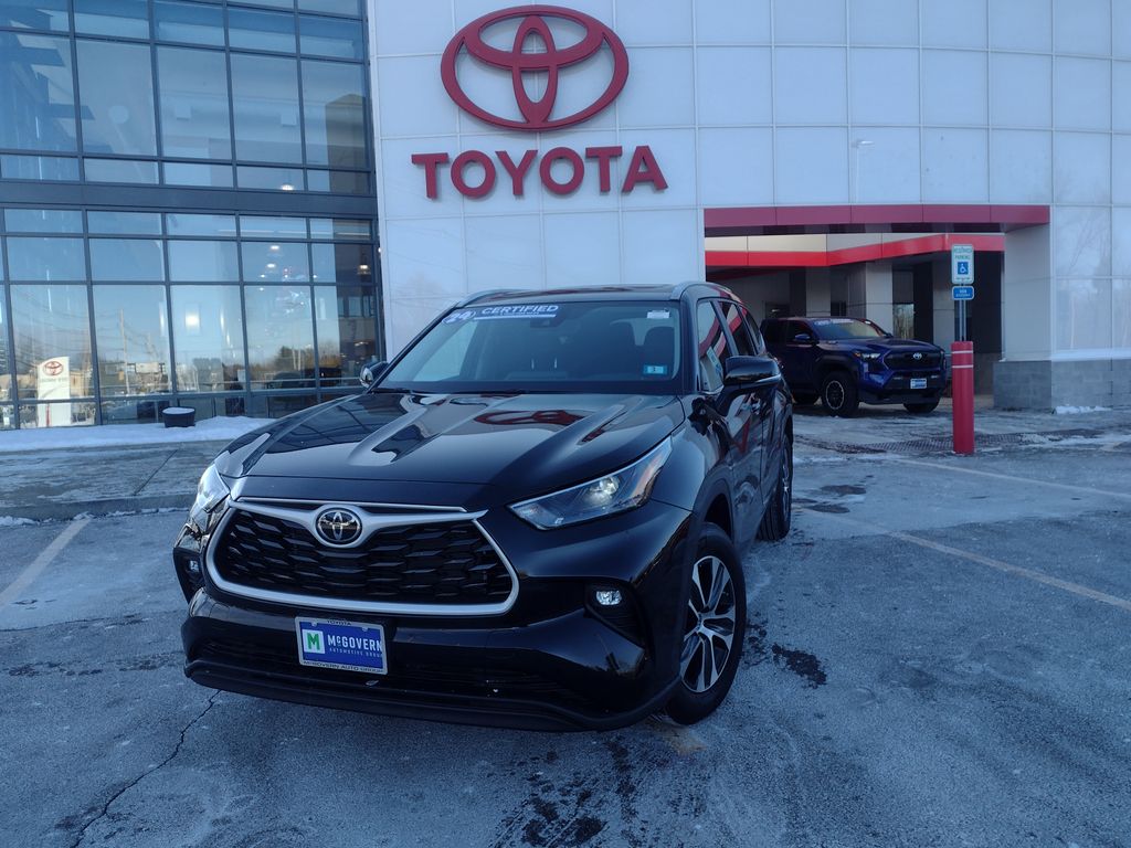 2024 Toyota Highlander XLE's photo