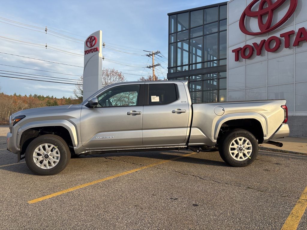 2025 Toyota Tacoma SR5 4x4 Double Cab photo 2