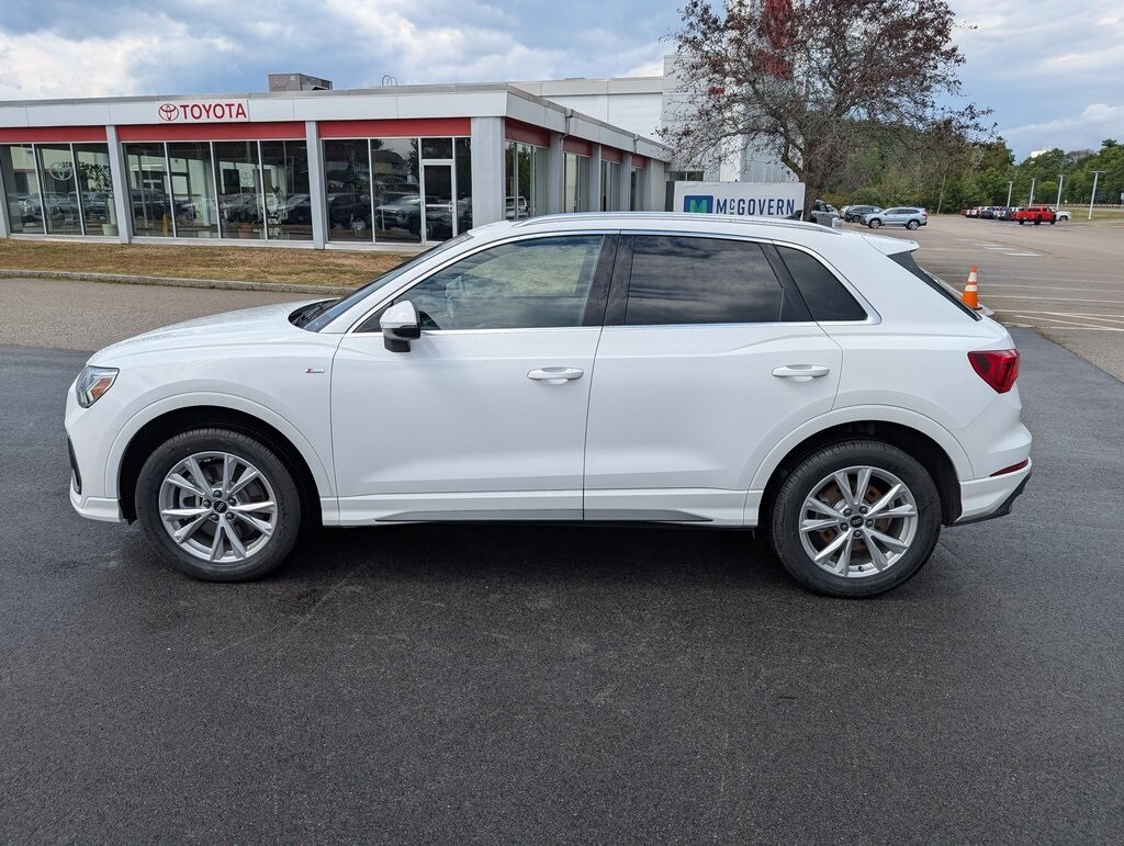 2023 Audi Q3 S line Premium photo 2