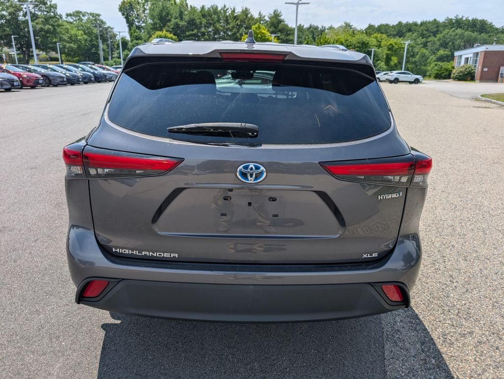 Used 2021 Toyota Highlander Hybrid XLE SUV