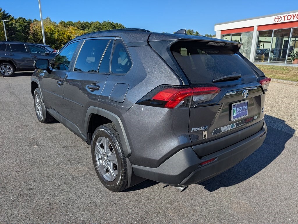 2022 Toyota RAV4 XLE photo 3